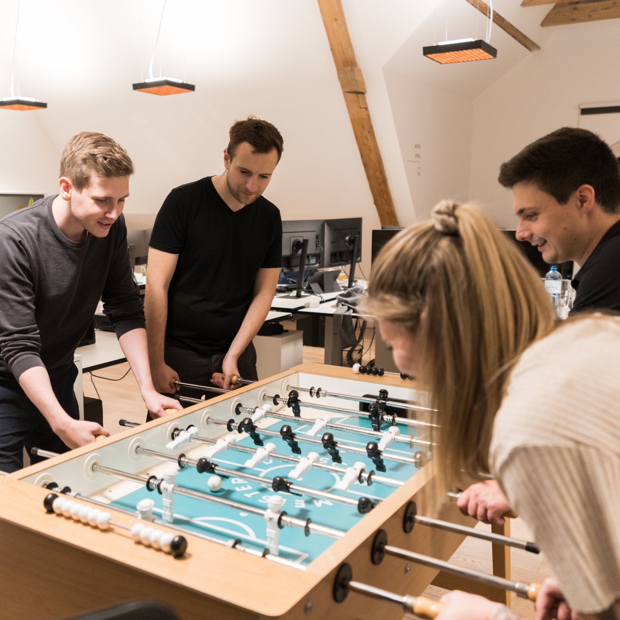 Daniel, Adrian und Pius Tischfußball